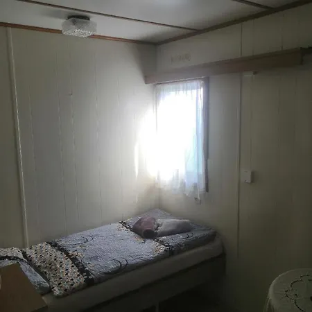 Penzion Ivana Mobilhouse אתר קמפינג Lesna (Vsetin)